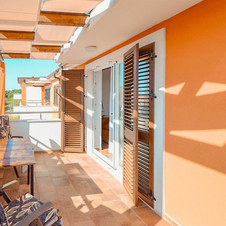 Apartment Dertil Premantura Bagian luar foto